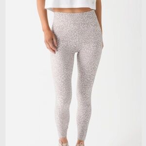 VUORI STUDIO POCKET WITH ANIMAL PRINT LEGGING